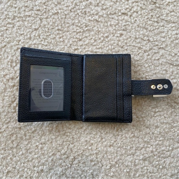 Identity Stronghold Women's Black Wallet NIB - Picture 3 of 7